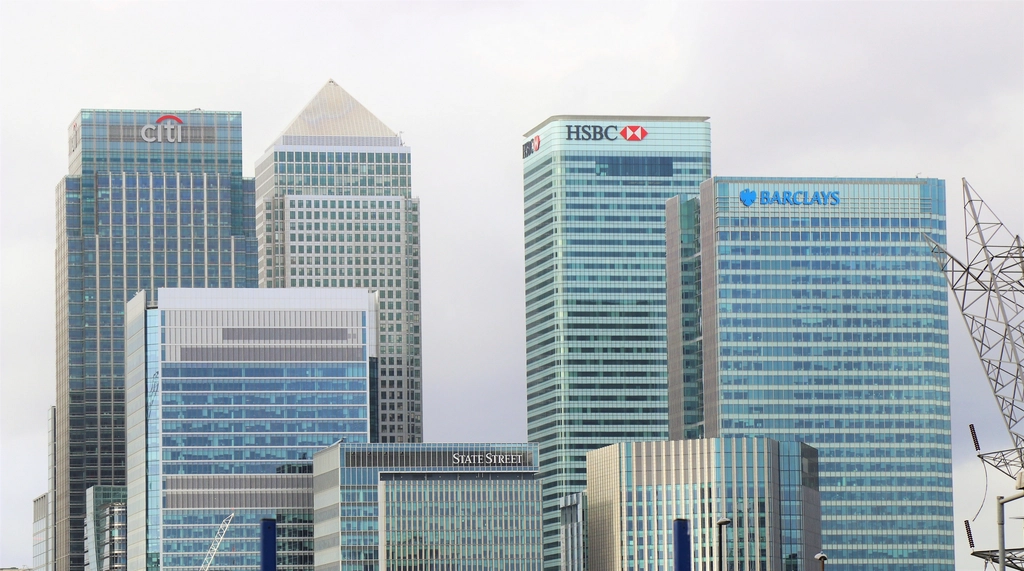 Edificios de bancos y brokers en el distrito financiero