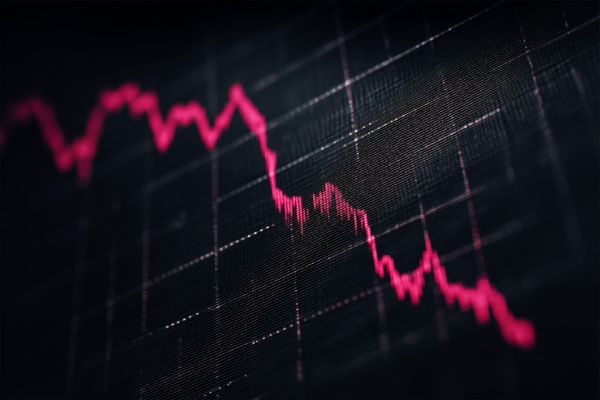 Pantallas mostrando gráficos del mercado bursátil