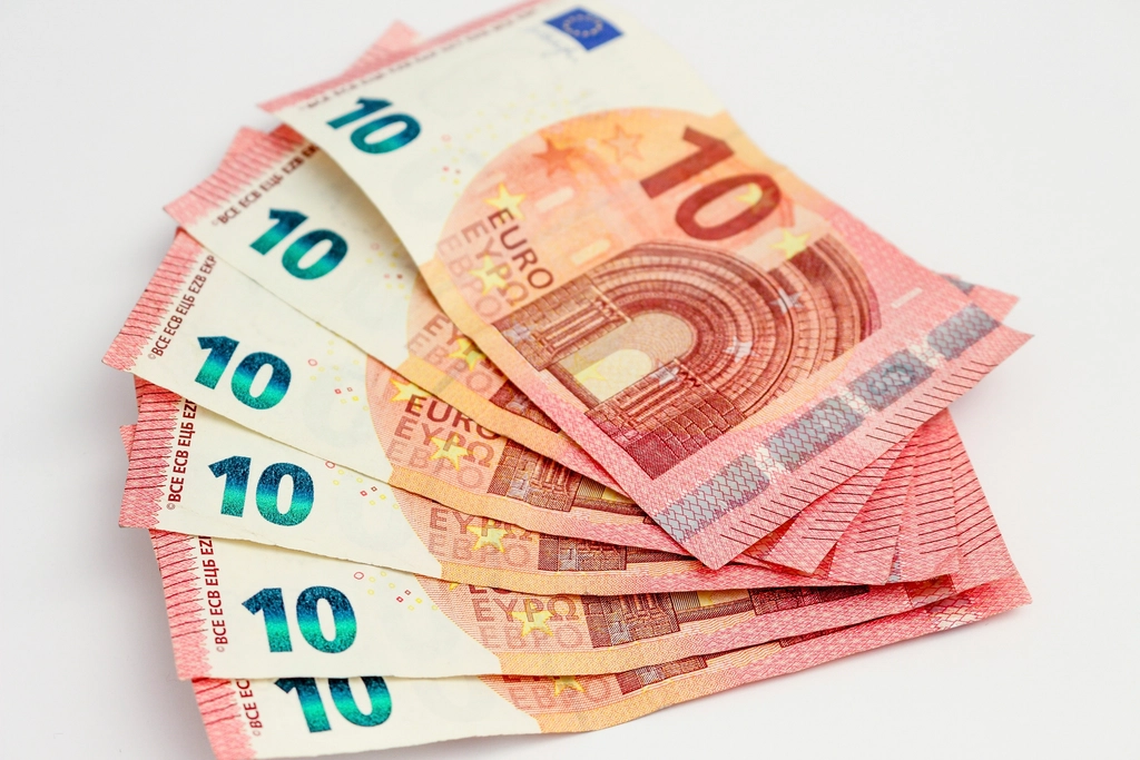 Billetes de euro representando el efectivo y la liquidez